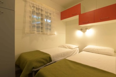 Mobile-home 4 bedrooms adapted to the people with reduced mobility
