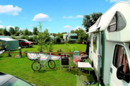 Kampeerplaats(en) - Standplaats Caravan - 80M² - - Camping- und Ferienpark Wulfener Hals