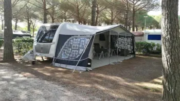 Stellplatz - Stellplatz Wohnwagen - Mareblu Camping Village