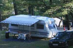 Emplacement - Forfait Emplacement : 1 Pers., 1 Véhicule, 1 Tente / Caravane Ou Camping-Car - Camping La Pinède en Provence
