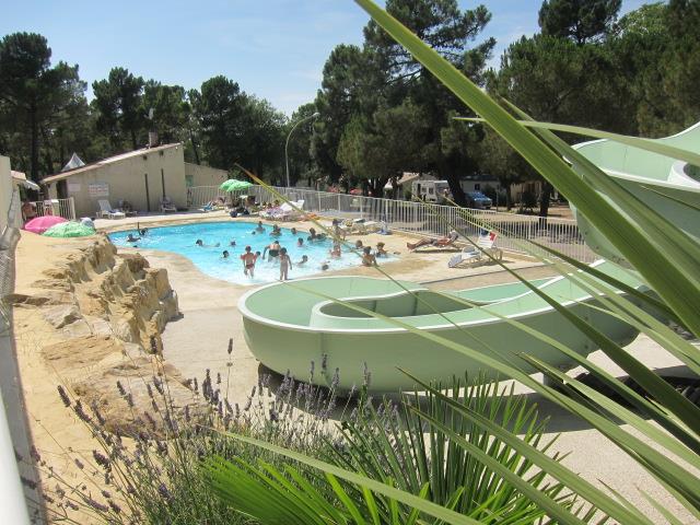 Bathing Camping La Pinède En Provence - Mondragon