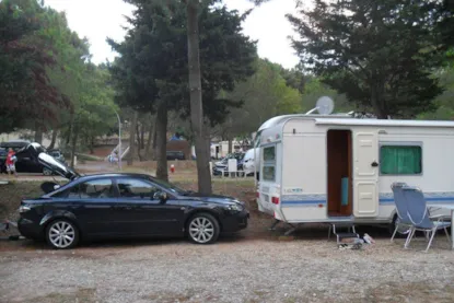 Piazzola : 2 Pers., 1 Auto, 1 Tenda / Roulotte O Camper