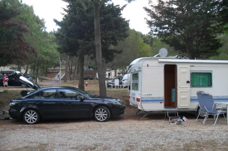 Forfait Emplacement  : 2 Pers., 1 Véhicule, 1 Tente / Caravane Ou Camping-Car