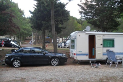 Pitch : 2 pers, 1 car, 1 tent / caravan or camping-car — 1