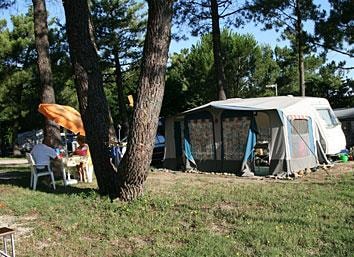 Pitch : 1 pers, 1 car, 1 tent / caravan or camping-car — 3