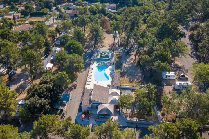 Camping La Pinède en Provence - image n°1 - Camping Direct