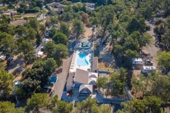 Camping La Pinède en Provence - Ucamping