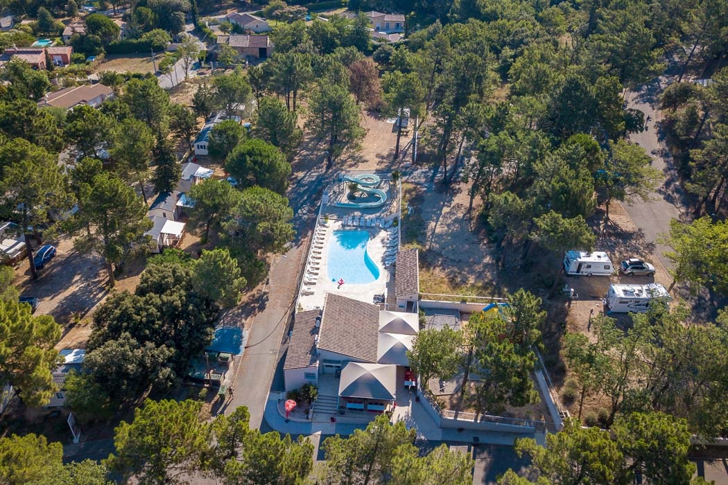 Camping La Pinède en Provence — Photo 1