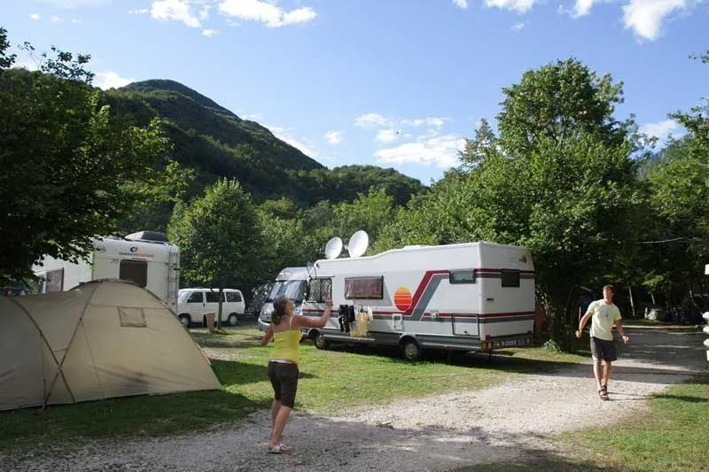 Emplacement Caravane Et Camping-Car -