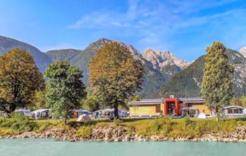 Stellplatz - Stellplatz Xxl Am Fluss (Ca. 180 M²) - Grubhof Camping