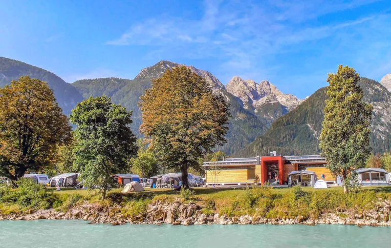 Emplacement Xxl Au Bord De La Rivière (Env. 180 M²)