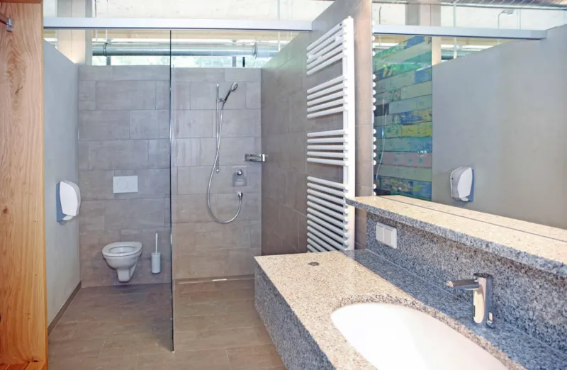 Emplacement Xxl Au Bord De La Rivière (Env. 180 M²)