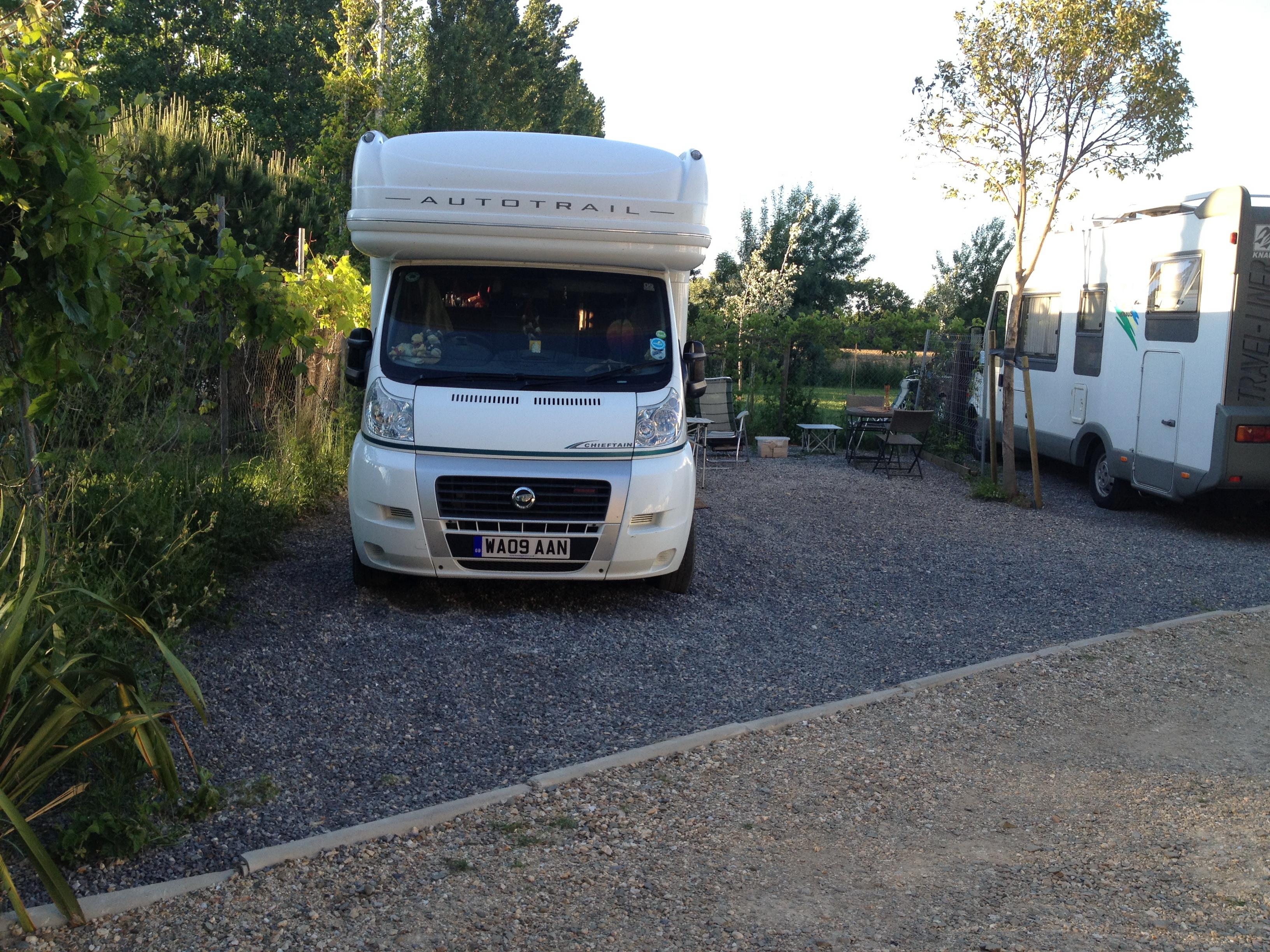 Emplacement - Emplacement Camping-Car (50 M2) - Camping Les Berges du Canal