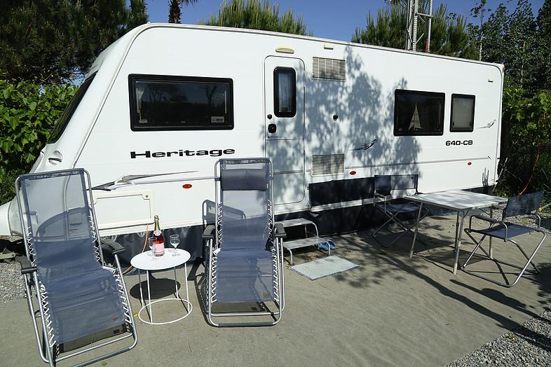 Emplacement - Emplacement  Confort Caravane/Tente Électricité (16 A) - Camping Les Berges du Canal