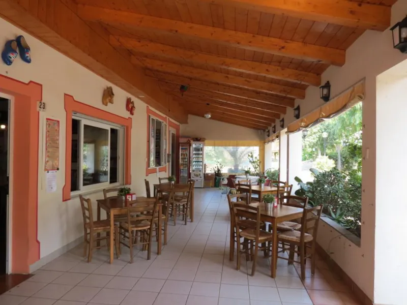 Emplacement Grande, 2 Personnes, Voiture Et Électricité Incluses