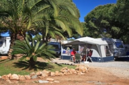 Emplacement - Emplacement (Voiture + Tente Ou Caravane + Électricité) - Camping Cabopino