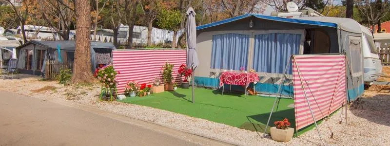 Emplacement (Voiture + Tente Ou Caravane + Électricité)