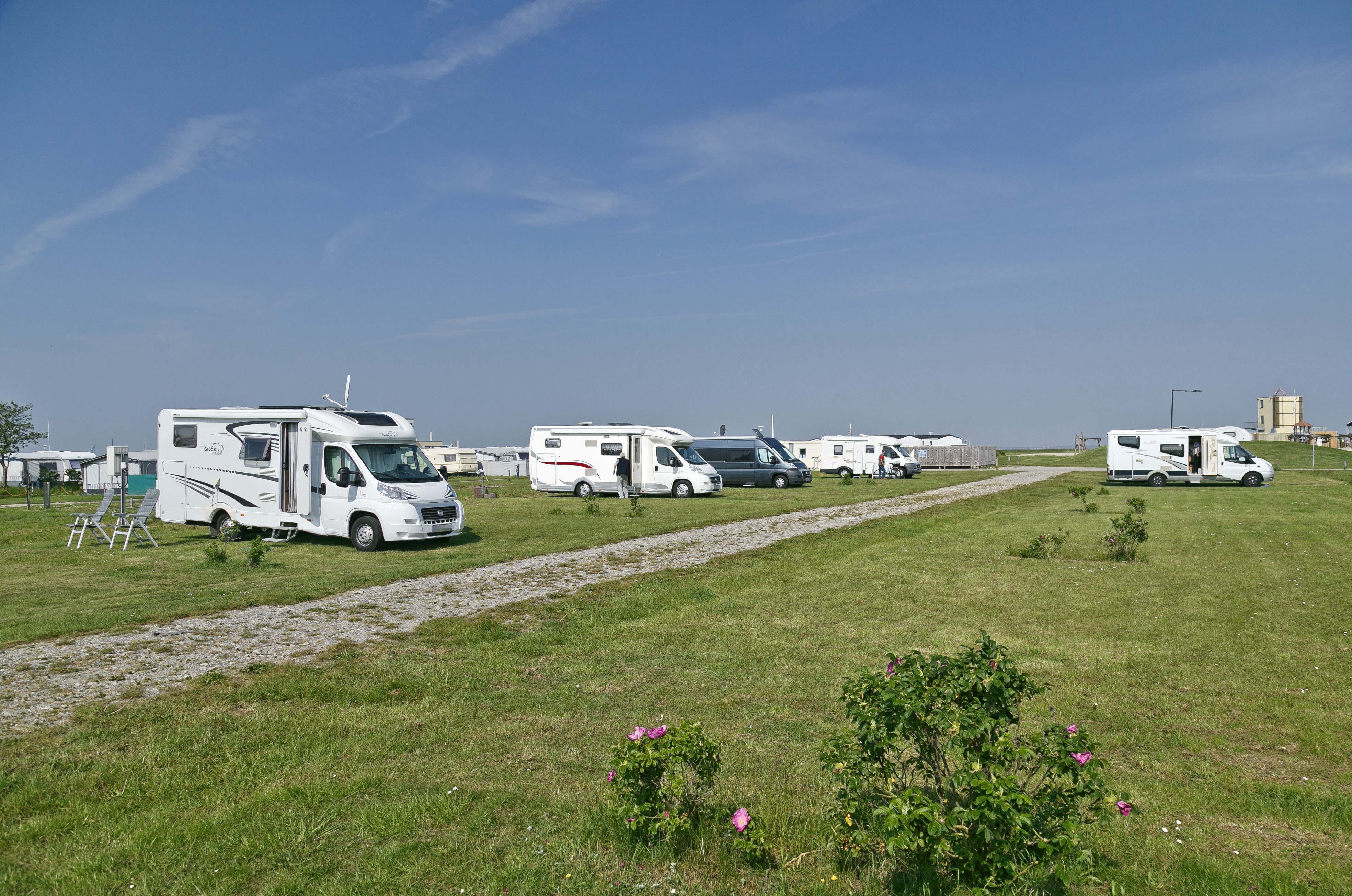 Emplacement - Emplacement Confort + Voiture - KNAUS Campingpark Tossens