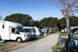 Stellplatz - Acampada: 1 Zelt - 1 Auto - 1 Strom - Camping La Buganvilla