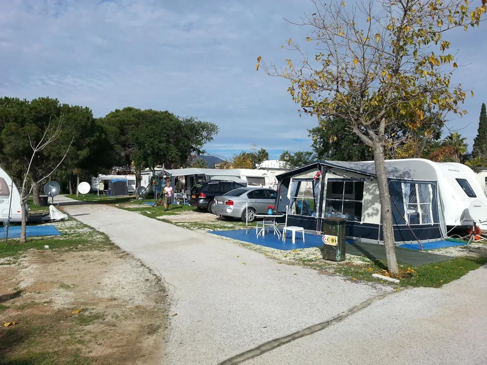 Pitch: 1 car - 1 tent - caravan or camping-car - 1 electricity