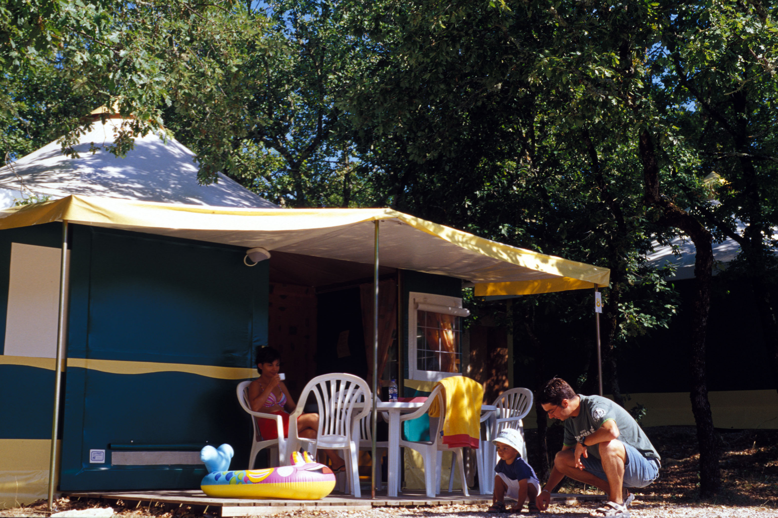 bungalow toilé kiwi avec sanitaire