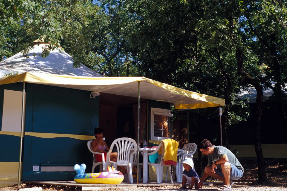 bungalow de lona kiwi con instalaciones sanitarias