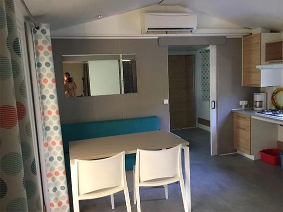 Grand Mobil Home Personne À Mobilité Réduite