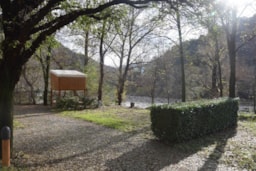 Pitch - Pitch Rivier View + Cabin - Camping la Charderie