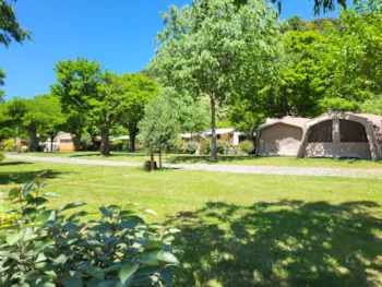 Emplacement - Emplacement: Voiture + Tente/Caravane Ou Camping-Car - Camping la Charderie