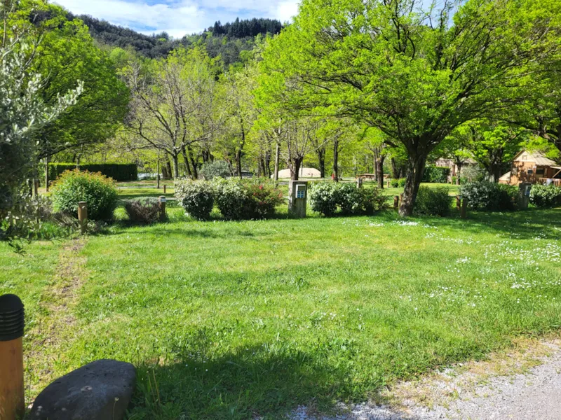 Emplacement: Voiture + Tente/Caravane Ou Camping-Car