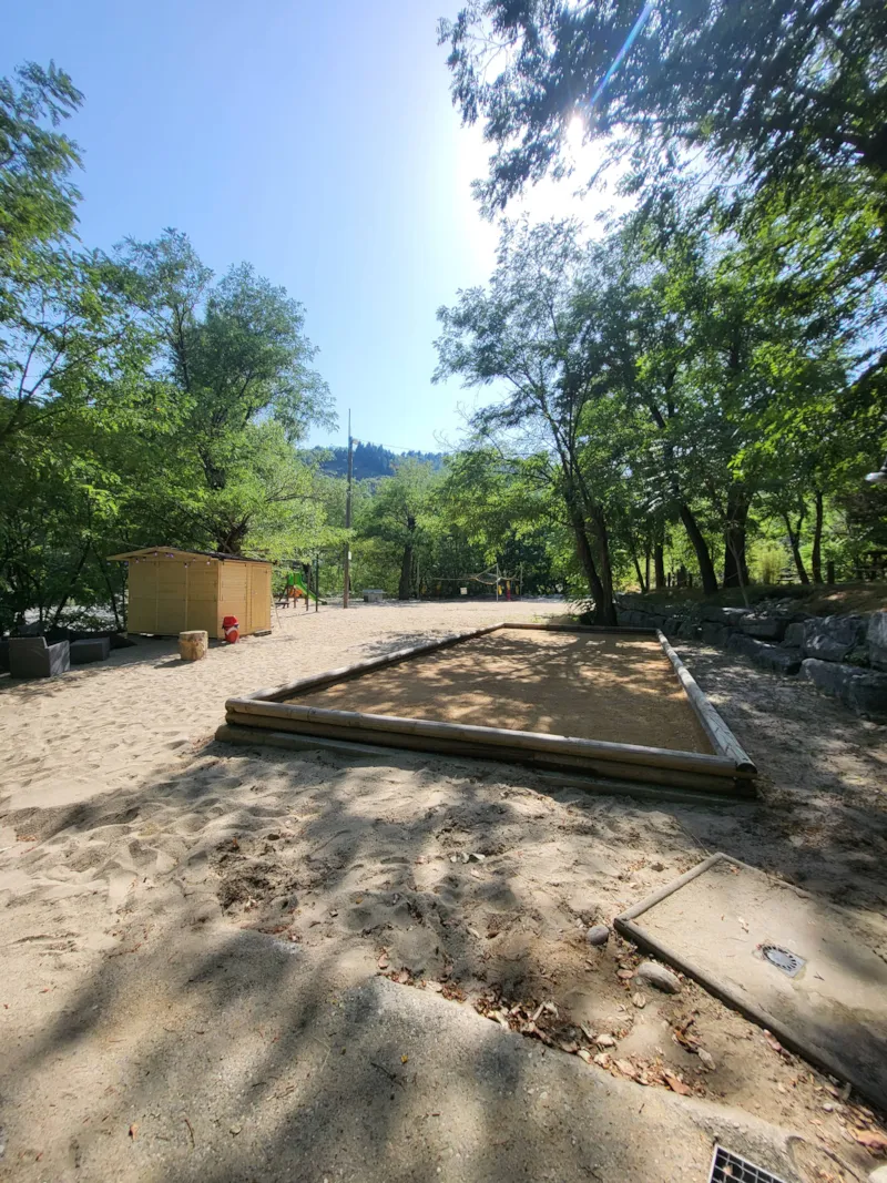 Emplacement Vue Sur Rivière Et Aire De Jeux (N° 68 À 72)