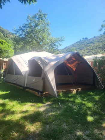 Location - Tente Dome 25M2 Pret À Camper - Camping la Charderie