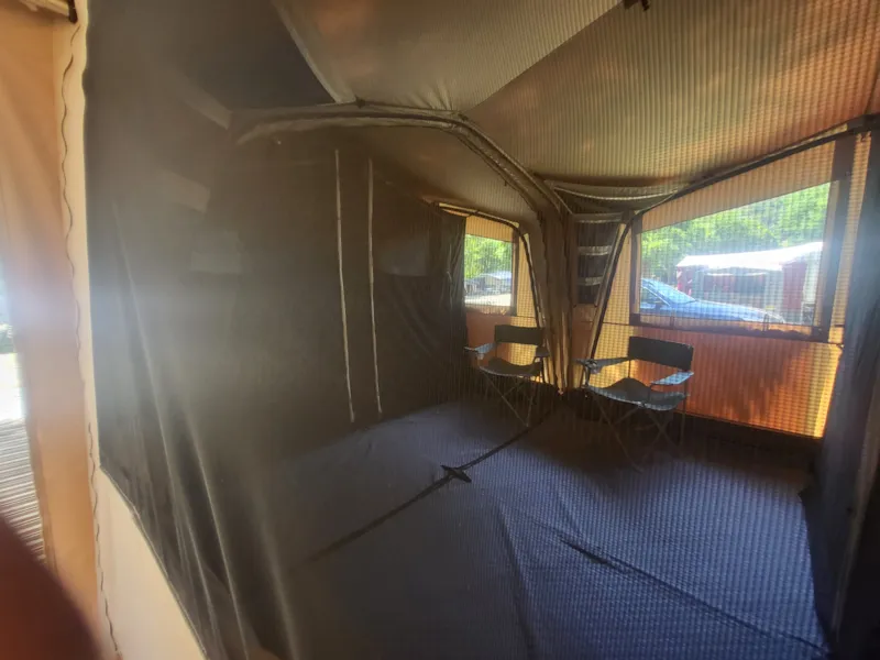 Tente Équipée – Grand Modèle "Prêt À Camper" 2025