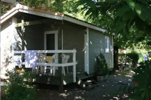 Locatif - Chalet Abeille  mercredi a mecredi en saison - CAMPING LES CHATAIGNIERS