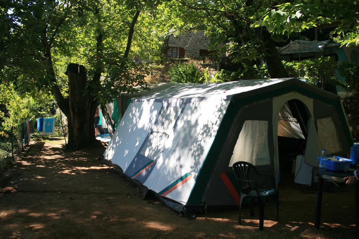 Emplacement - Forfait Emplacement - CAMPING LES CHATAIGNIERS