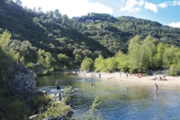 CAMPING LES CHATAIGNIERS - image n°2 - Roulottes
