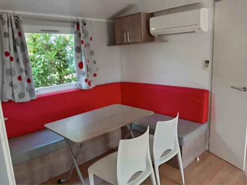 Huuraccommodatie(s) - Mobil Home 5 Personnes Climatisé - image n°4 - CAMPING LES CHATAIGNIERS