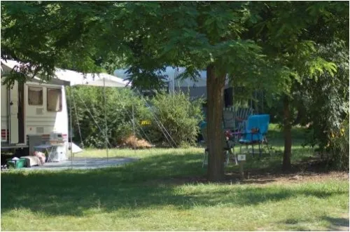 Pitch - Standard Tent/Caravan/Camping-Car Pitch Package + 10 A - image n°2 - Camping Les Arches