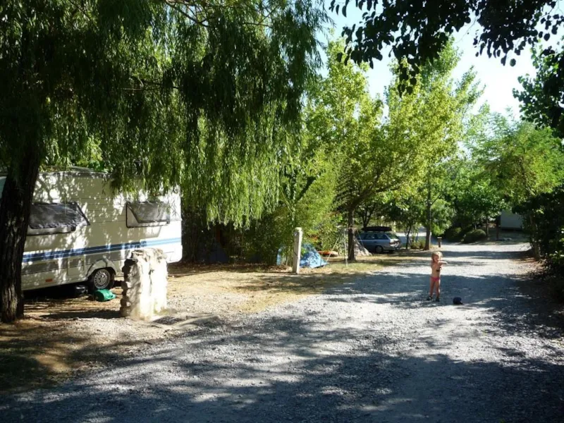 Forfait Emplacement Standard Tente / Caravane, Voiture + 10 A