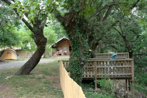 Pitch - Lanai Tent/Caravan/Camping-Car Pitch Package + 10 A - image n°2 - Camping Les Arches