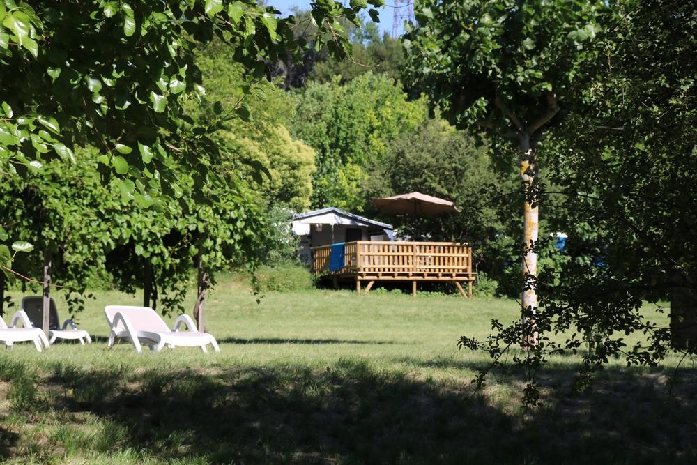 Kampeerplaats - Forfait Lanai Standplaats Tent / Caravan, Voertuig + 10 A - Camping Les Arches