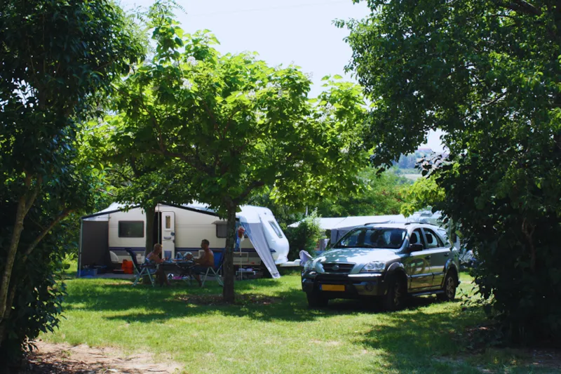 Forfait Emplacement Standard Tente / Caravane, Voiture + 10 A