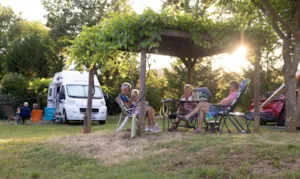 Emplacement - Premium pitch for tent/caravan/camper 2/7 pers. + 10 A - Camping Les Arches