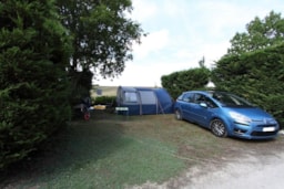 Pitch - Pitch: Car + Tent Or Caravan - Camping Le Néri