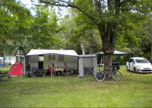Kampeerplaats(en) - Standplaats Xxl - image n°1 - Camping les Peupliers