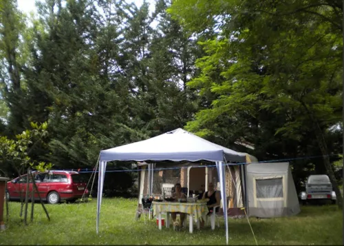 Kampeerplaats(en) - Standplaats Xxl - image n°2 - Camping les Peupliers