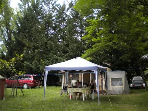 Pitch - Pitches  From 80 To 100 M² - image n°2 - Camping les Peupliers