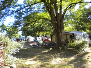 Emplacement - Stellplatz von 80 bis 100 m² - Camping les Peupliers