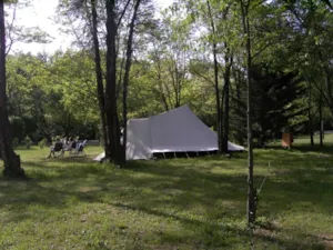Emplacement - Privilege Package - electricity 8A  - Pitch XL + Small tent with river view - Flower Camping Le Plan d'Eau - Ardèche