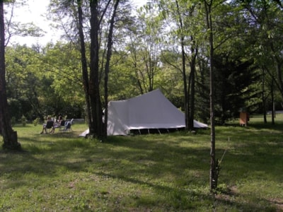 Privilege Package XL pitch 130 sqm + car + 1 tent + 1 caravan + electricity 8A